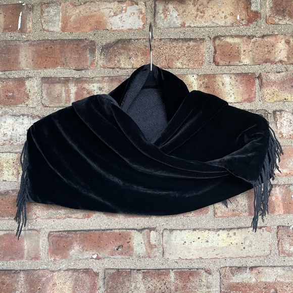 Kenneth Cole New York Silk and Cashmere Velvet Fringe Scarf🖤 - Picture 4 of 9